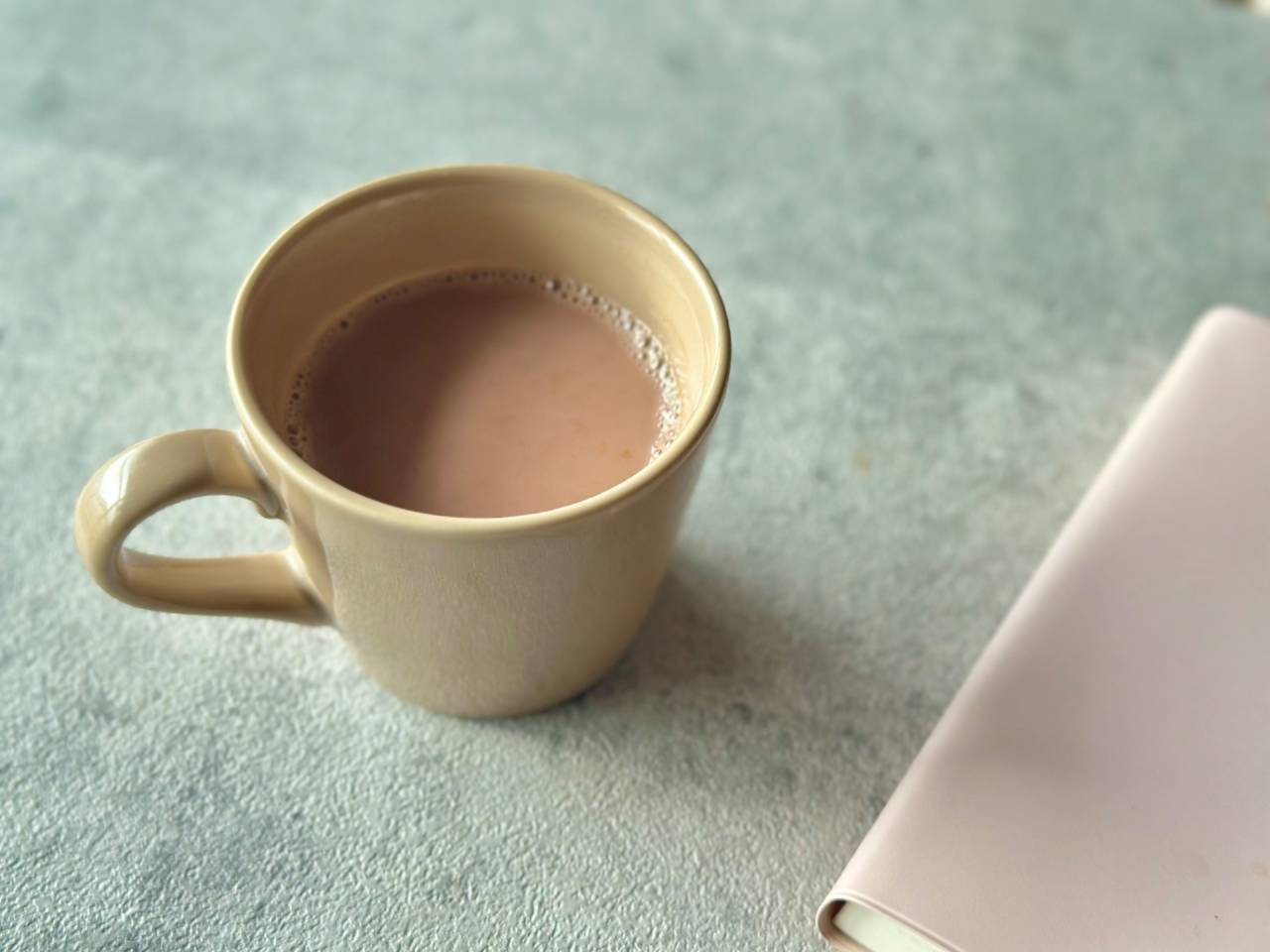 【自律神経ケア】更年期の揺らぎを整える「甘酒豆乳ココア」の作り方｜非アルカリ性ココアの効果とは？
